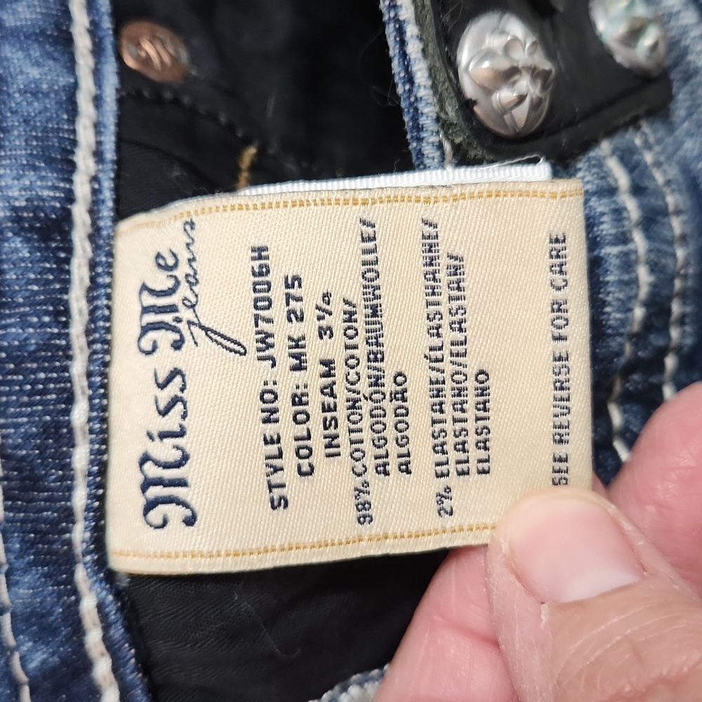 Miss Me Signature‎ Distressed Shorts - Picture 5 of 6
